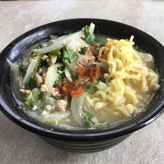 ラディッシュの葉＆新玉deひき肉味噌ラーメン♪